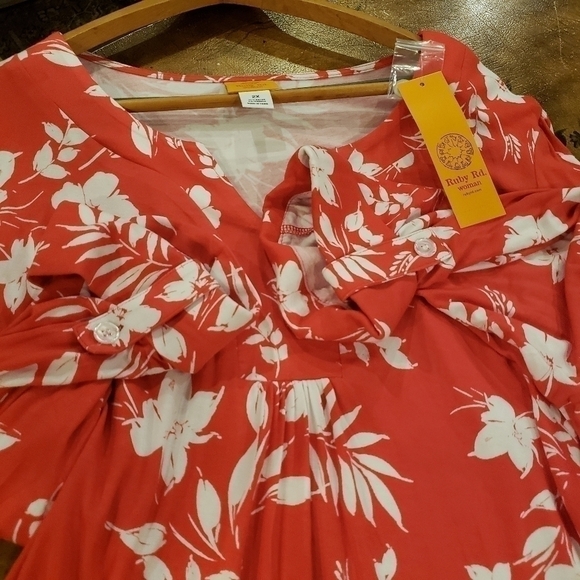 NWT Ruby Rd. Plus Sized Floral Tunic in Coral & White Size 2X - Picture 6 of 7